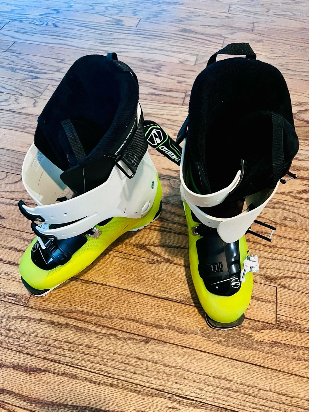 Acid Green/White Avanti AX 120’s